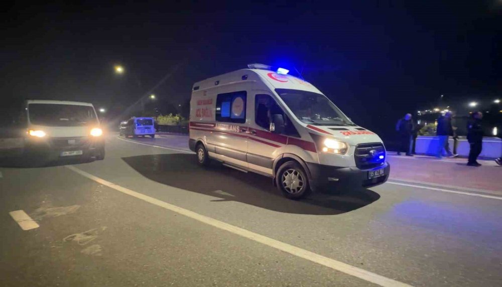 Denize Atlamak İsteyen Genç Kızı Anne Ve Babası İkna Etti