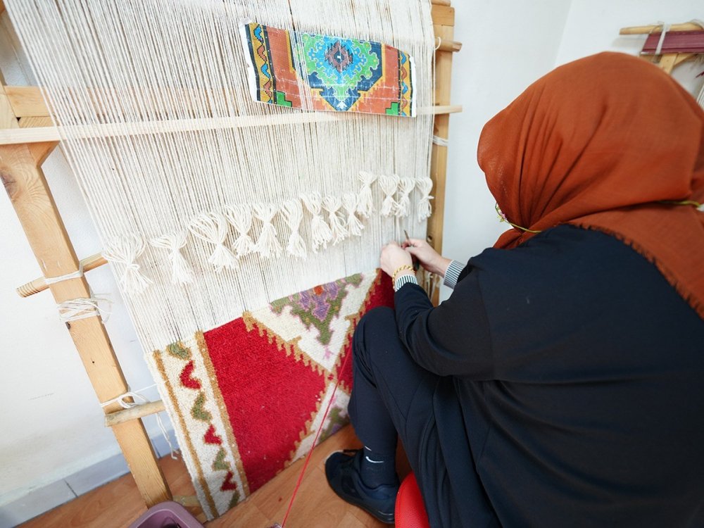 Hem Geleneksel Sanatları Yaşatıyorlar Hem De Aile Bütçelerine Katkı Sağlıyorlar