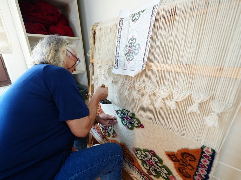 Hem Geleneksel Sanatları Yaşatıyorlar Hem De Aile Bütçelerine Katkı Sağlıyorlar