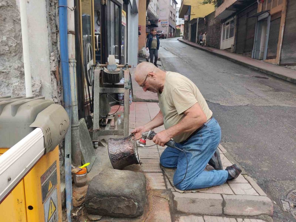 Rize’de Kaybolmaya Yüz Tutmuş Bir Zanaat: Bakır Parlatmanın Son Ustası