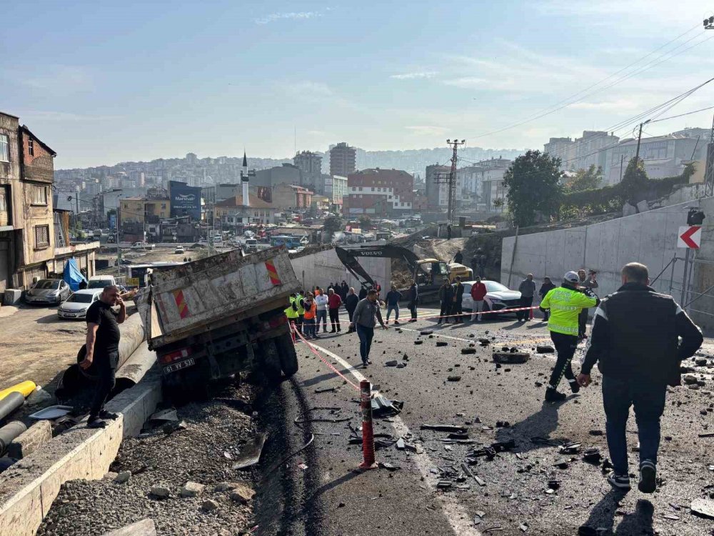 Belediyeye Ait Kamyonet Az Kalsın Faciaya Yol Açıyordu