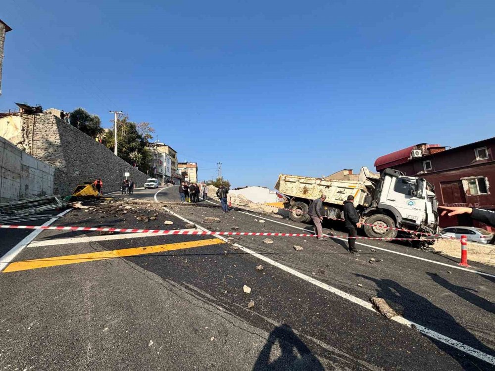Belediyeye Ait Kamyonet Az Kalsın Faciaya Yol Açıyordu