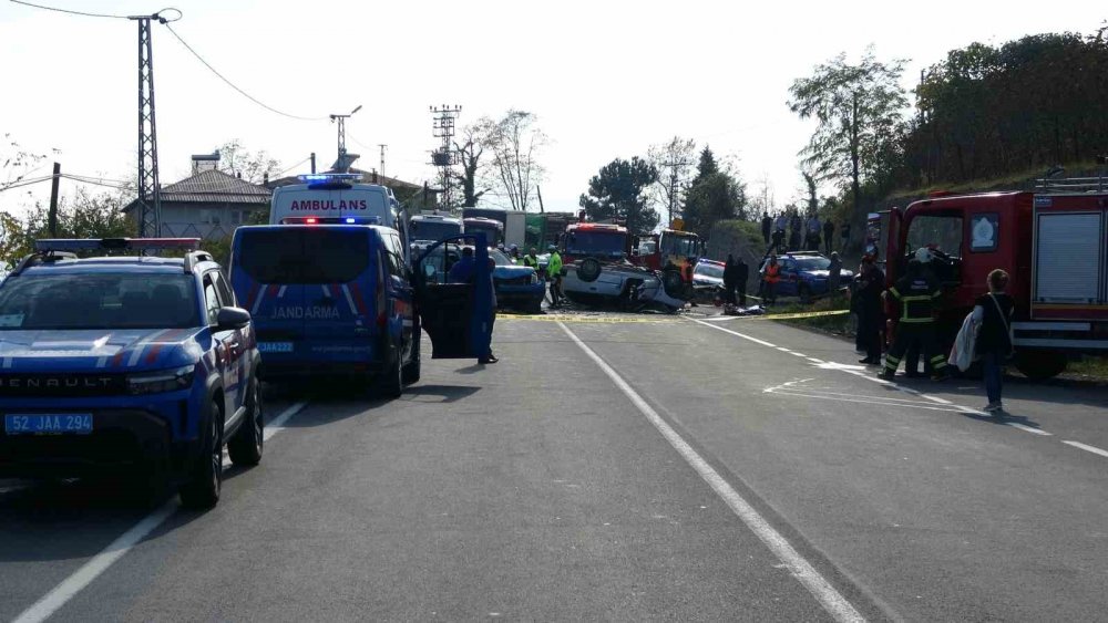 Ordu’da Otomobil İle Kamyonet Çarpıştı: Baba Öldü, Sürücü Oğlu Ve Diğer Sürücü Ağır Yaralandı