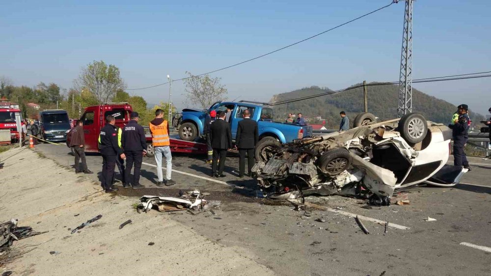 Ordu’da Otomobil İle Kamyonet Çarpıştı: Baba Öldü, Sürücü Oğlu Ve Diğer Sürücü Ağır Yaralandı