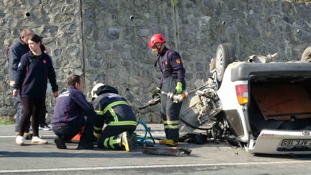 Ordu’da Otomobil İle Kamyonet Çarpıştı: Baba Öldü, Sürücü Oğlu Ve Diğer Sürücü Ağır Yaralandı