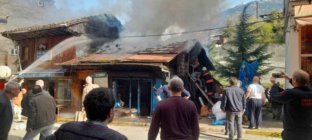 Trabzon’un Çaykara İlçesinde Kalaycı Dükkanında Yangın