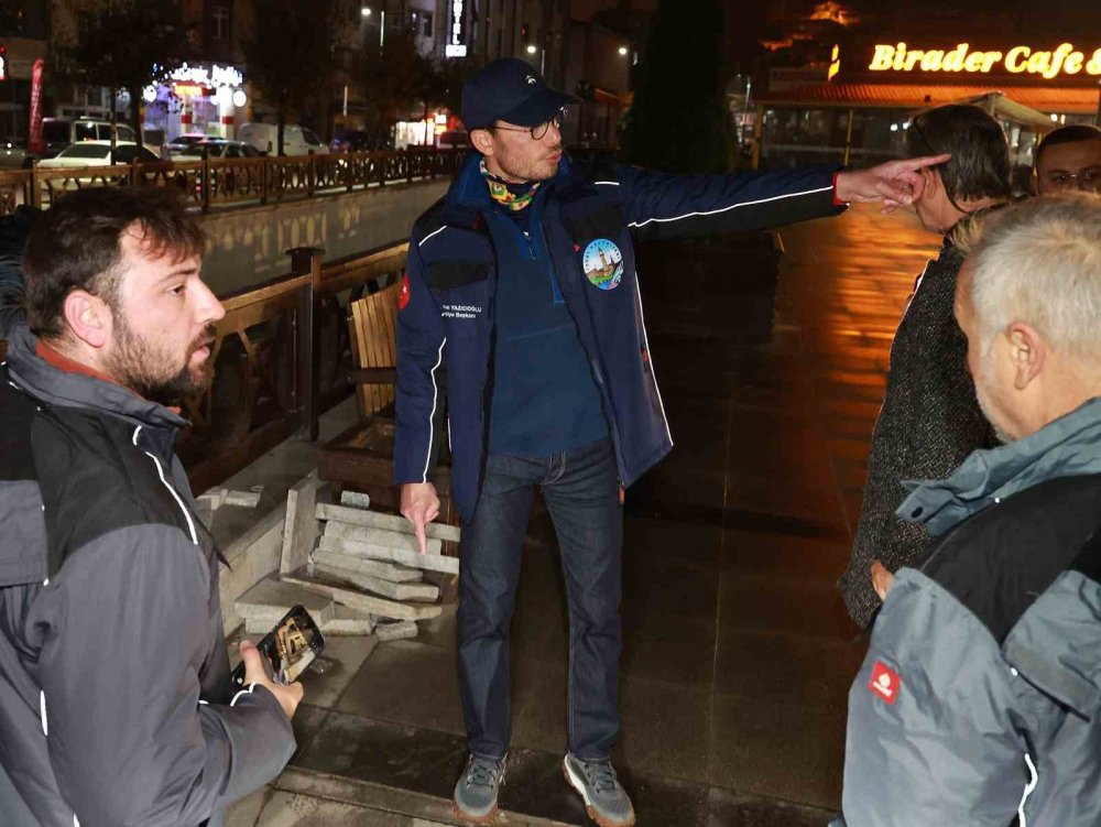 Tokat Belediye Başkanı Yazıcıoğlu’nun Mesaisi Gece Yarısı Da Devam Ediyor