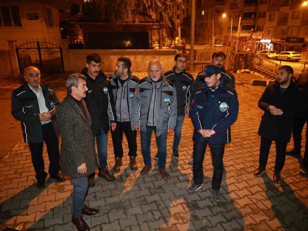 Tokat Belediye Başkanı Yazıcıoğlu’nun Mesaisi Gece Yarısı Da Devam Ediyor