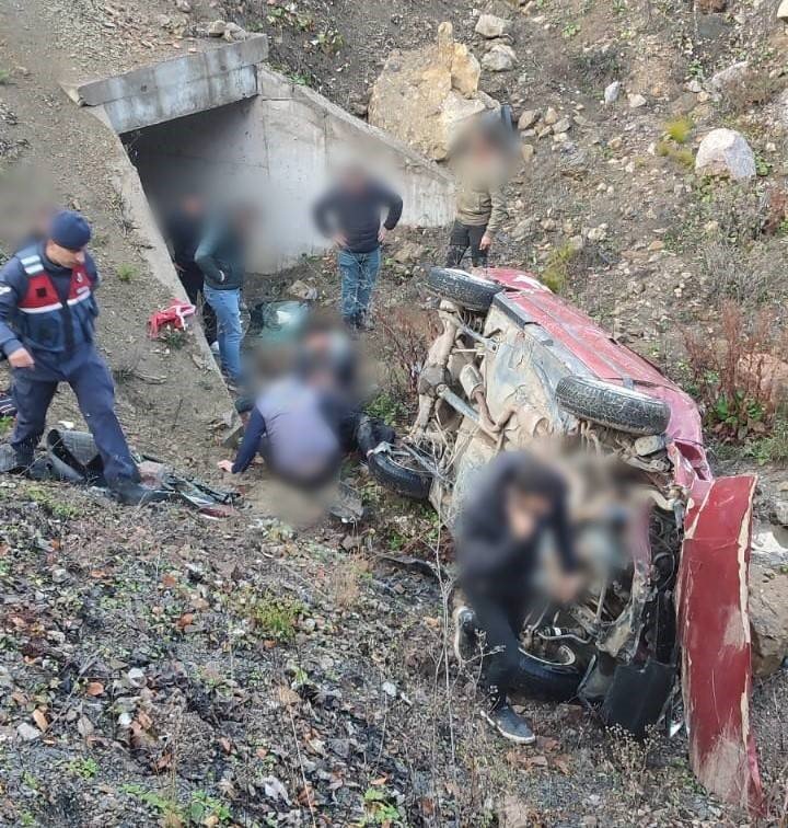 Sinop’ta Kontrolden Çıkan Otomobil Uçuruma Yuvarlandı: 1 Ölü