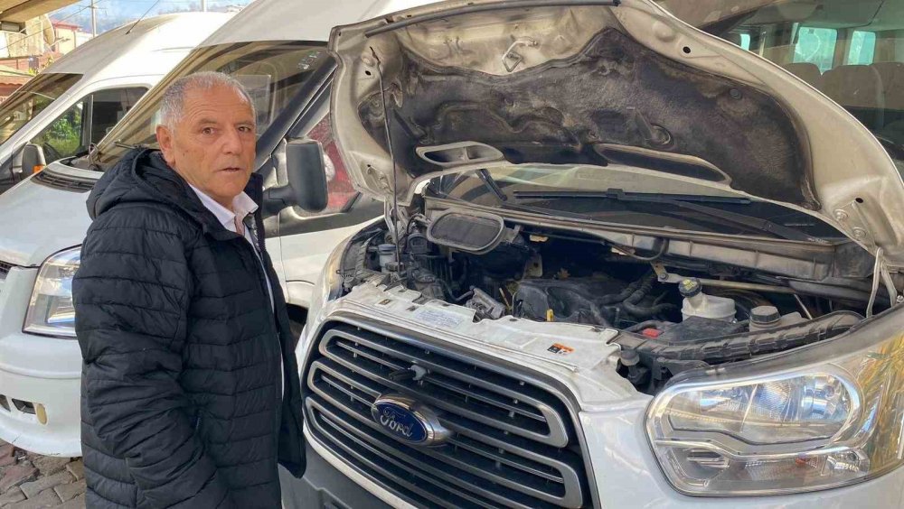4 Yavru Kedinin Dolmuş Motorundaki Yolculuğu Hopa’da Son Buldu