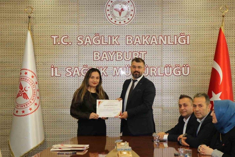 Bayburt’ta Üstün Başarı Gösteren Diş Hekimlerine Teşekkür Belgesi Verildi