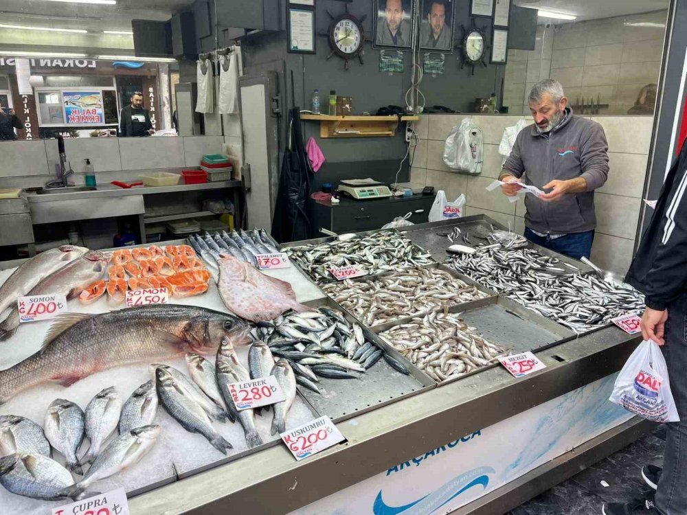 Kilosu Bin Liradan Tezgaha İndi, İlgi Odağı Oldu