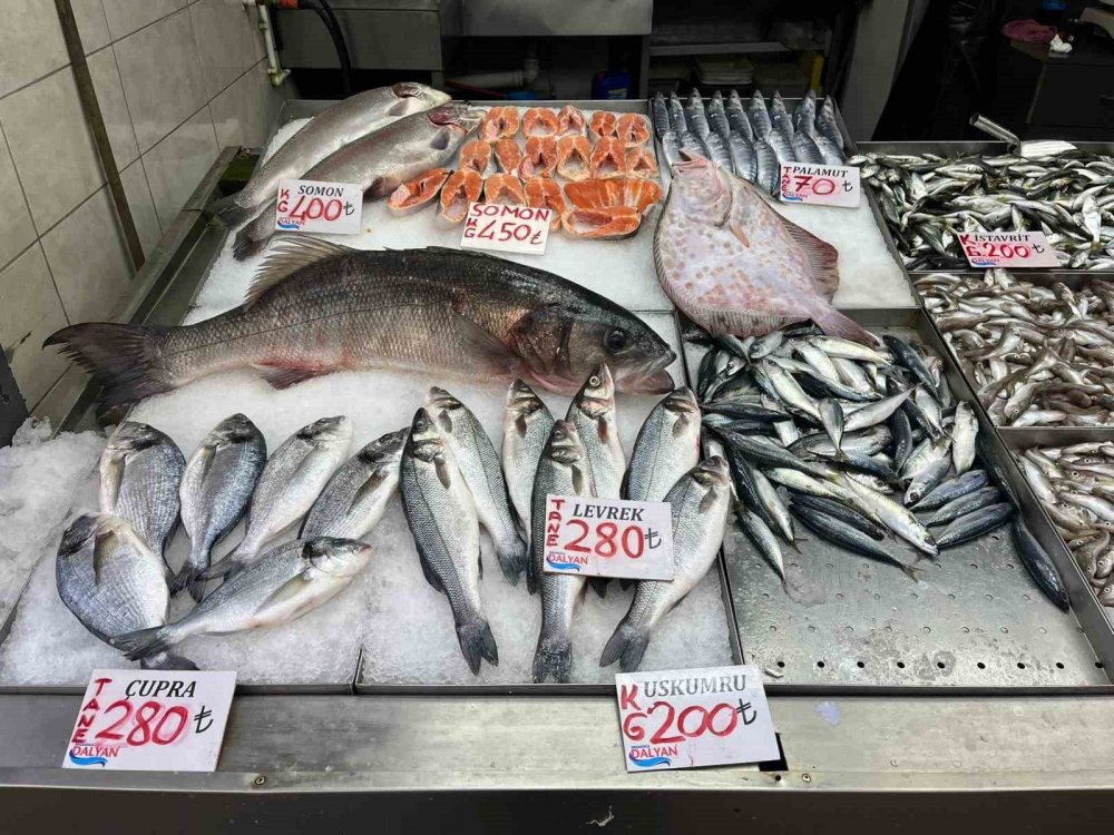 Kilosu Bin Liradan Tezgaha İndi, İlgi Odağı Oldu