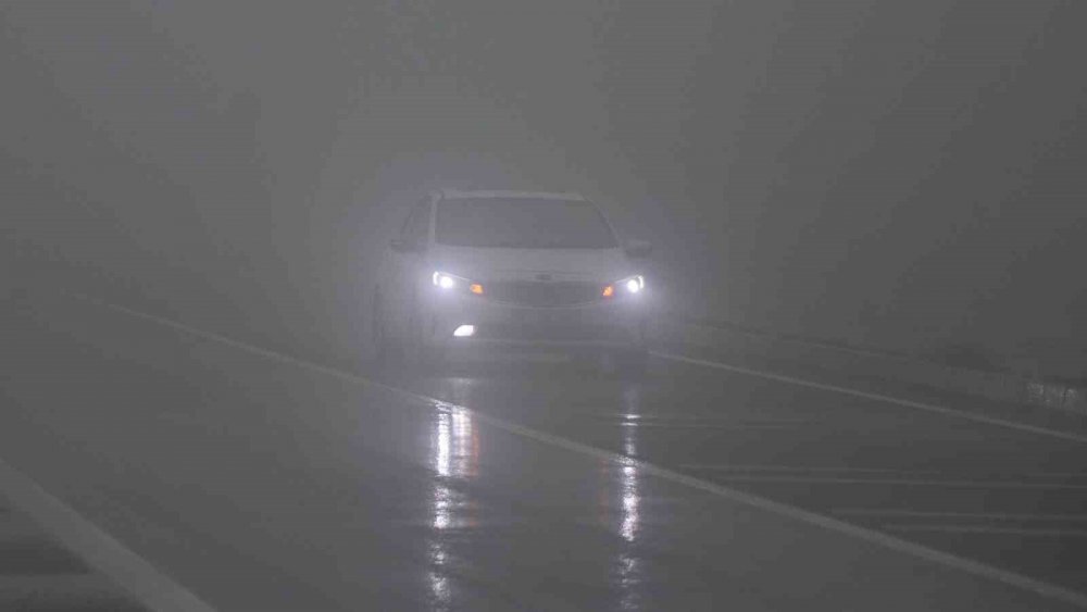 Bolu Dağı’nda Göz Gözü Görmüyor: Görüş Mesafesi 25 Metreye Düştü