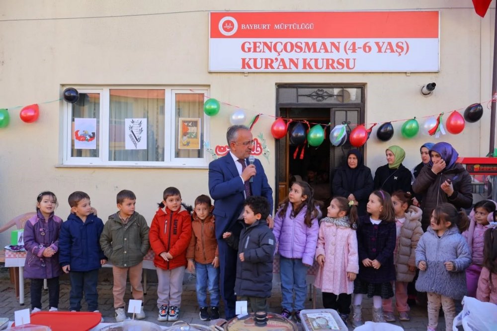 Bayburt’ta Filistin’e Destek Amaçlı Hayır Çarşısı Düzenlendi