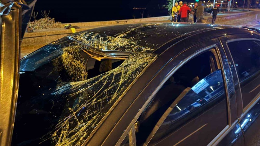 Rize’nin Pazar İlçesinde Yolun Karşısına Geçmek İsteyen Genç Hayatını Kaybetti