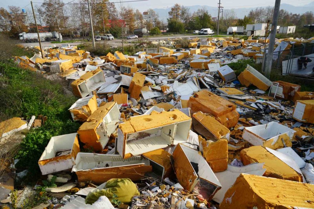 Açık Hava Çöplüğü: Güveç Bile Var