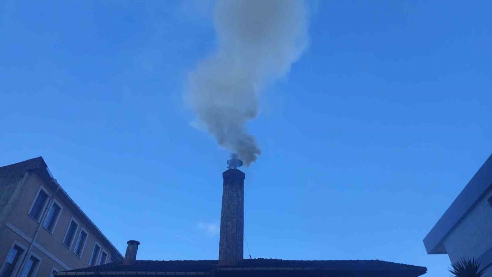 Rize’de Lokanta Bacasında Çıkan Yangın Kenti Dumana Boğdu