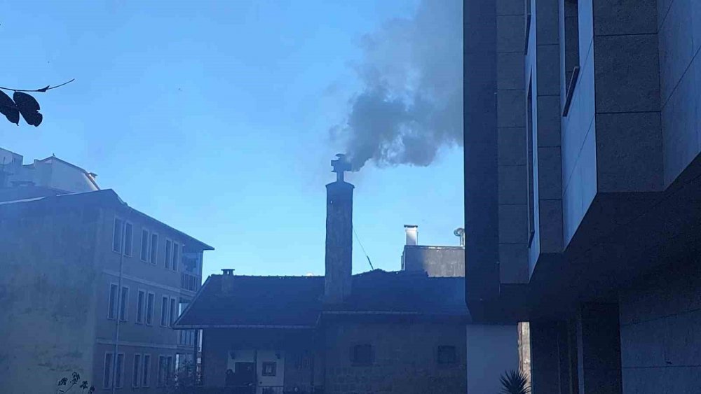 Rize’de Lokanta Bacasında Çıkan Yangın Kenti Dumana Boğdu