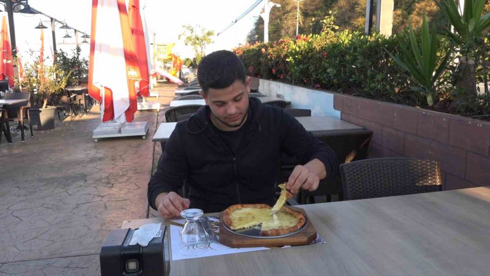 Rize’nin Coğrafi İşaretli Lezzeti Derepazarı Pidesi, Yeni Ustalarla Geleceğe Taşınıyor