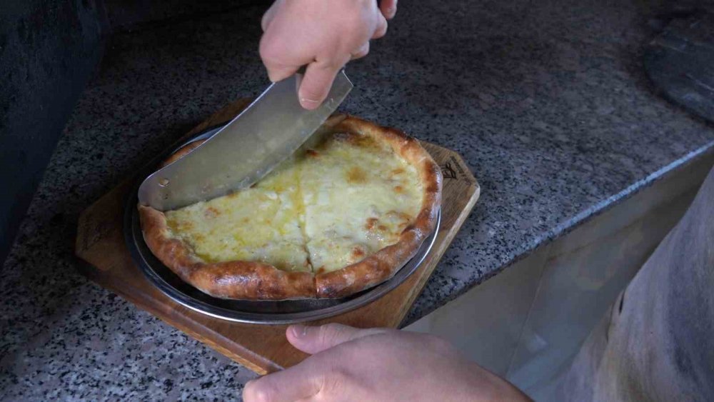 Rize’nin Coğrafi İşaretli Lezzeti Derepazarı Pidesi, Yeni Ustalarla Geleceğe Taşınıyor