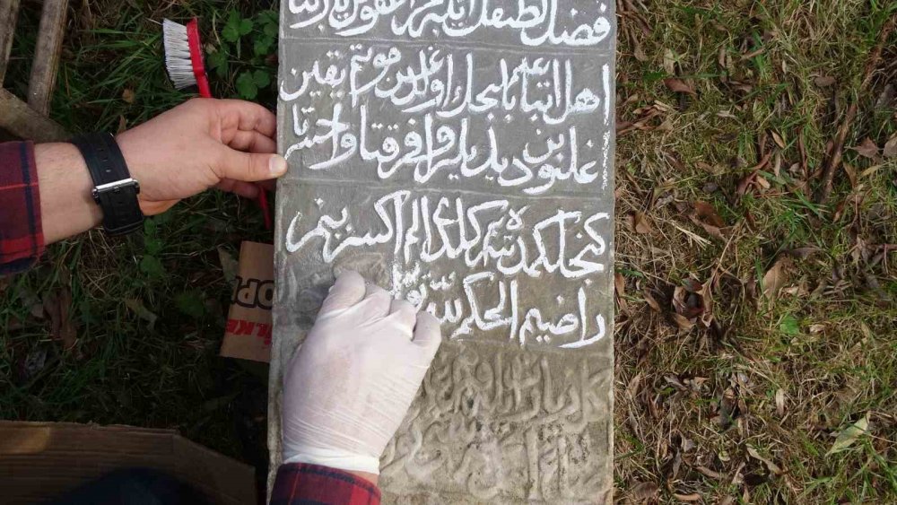 Trabzon’da Tarihî Mezar Taşları Karekodla Dijital Kayıt Altına Alınıyor