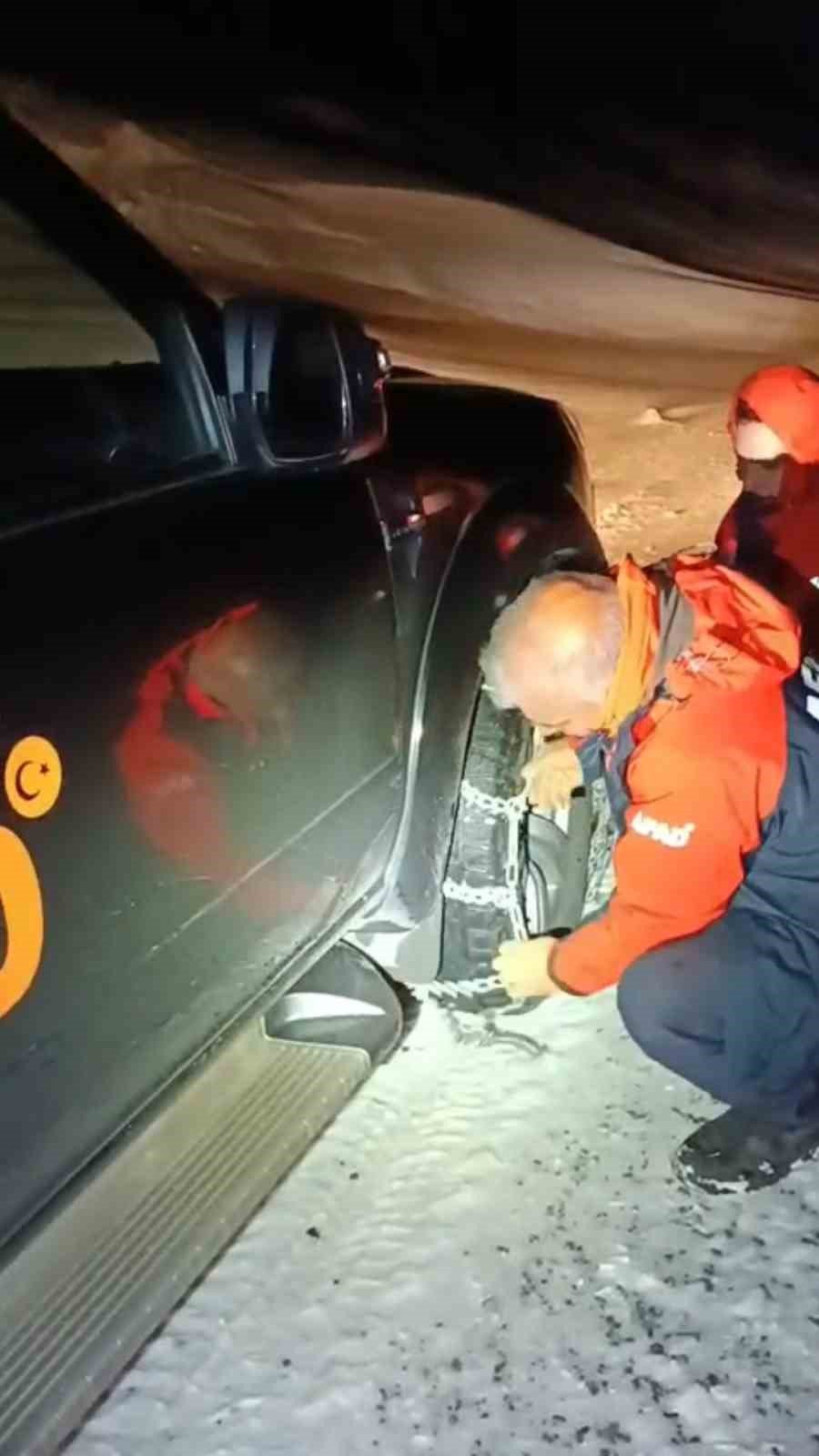 Gümüşhane’de Yaylada Kar Nedeniyle Mahsur Kalan Vatandaşlar Kurtarıldı