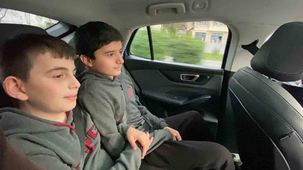 Hopa Kaymakamından Öğrencilere Togg’un Yeni Modeli İle Şehir Turu