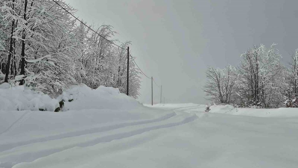 Handüzü Yaylası’nda Kar Manzarası Havadan Görüntülendi