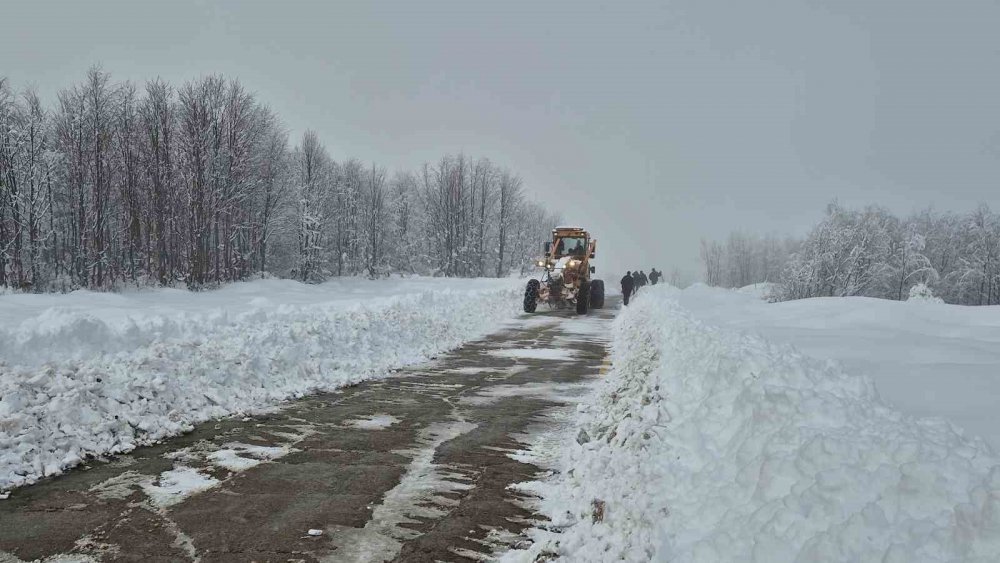 Handüzü Yaylası’nda Kar Manzarası Havadan Görüntülendi