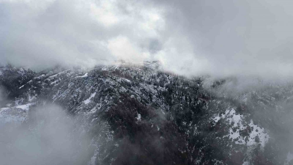 Handüzü Yaylası’nda Kar Manzarası Havadan Görüntülendi