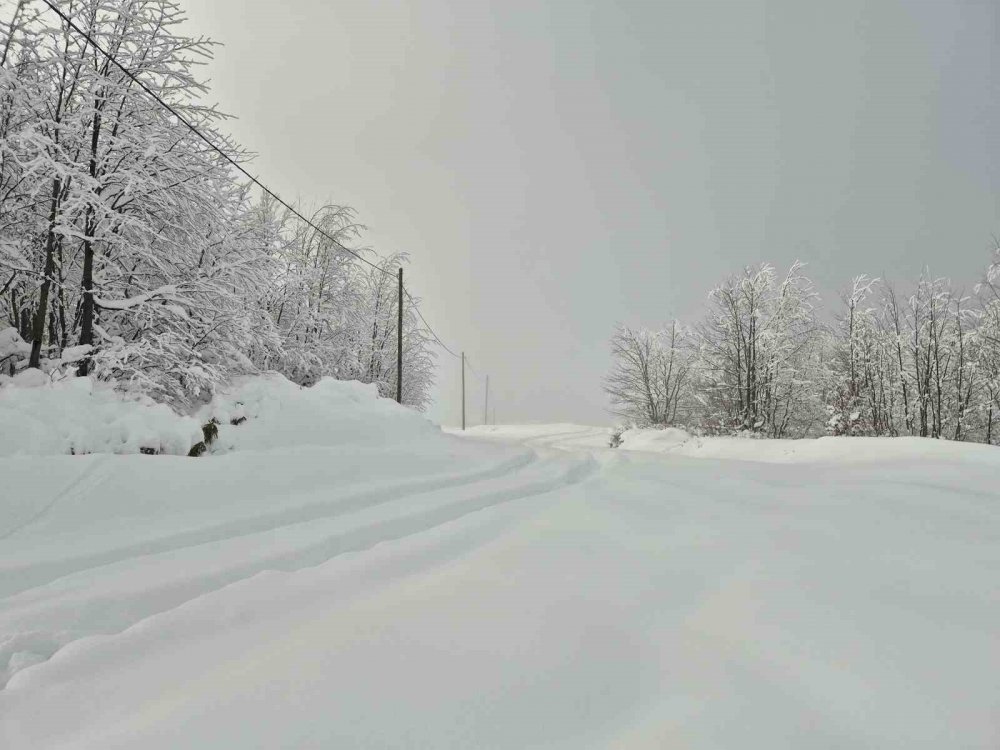 Handüzü Yaylası’nda Kar Manzarası Havadan Görüntülendi
