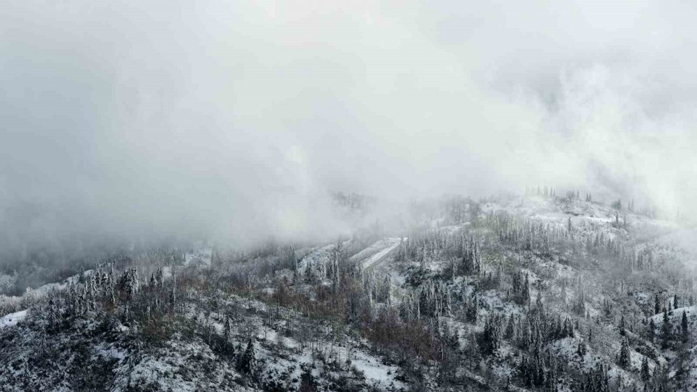 Handüzü Yaylası’nda Kar Manzarası Havadan Görüntülendi