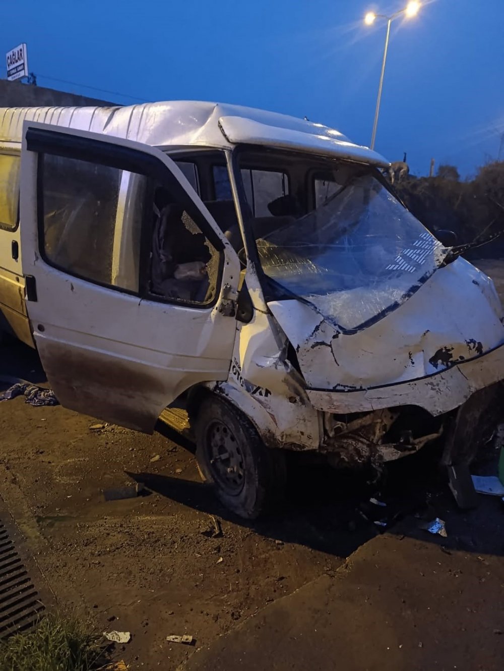 Sinop’ta Servis Minibüsü İle Otomobil Çarpıştı: 1 Ölü, 10 Yaralı