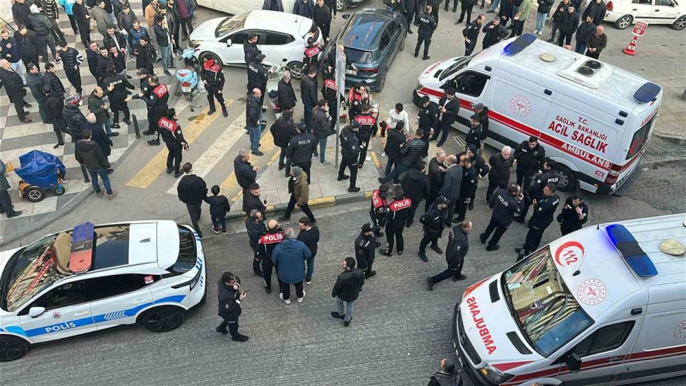 Trabzon’da bıçaklı kavga: 1’i ağır 8 kişi yaralandı