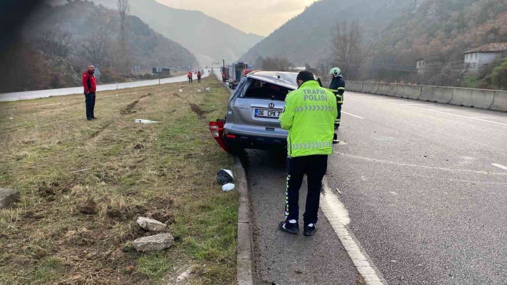 Amasya’da Lastiği Patlayan Otomobil Takla Attı: 3 Yaralı
