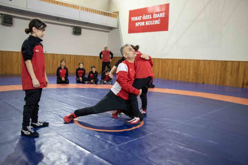 Şampiyon Güreşçi Nesrin Baş, Tokat’ta Kız Çocuklarına Örnek Oldu