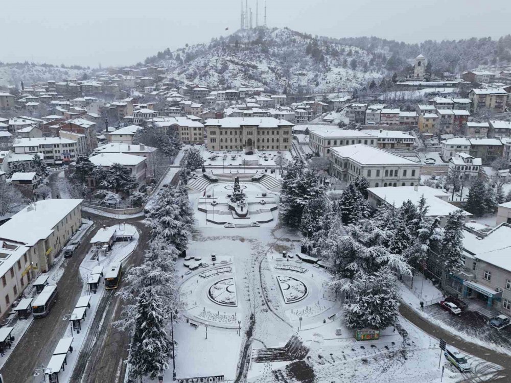 Kastamonu Beyaza Büründü: Kent Merkezinde Ortaya Kartpostallık Görüntüler Çıktı