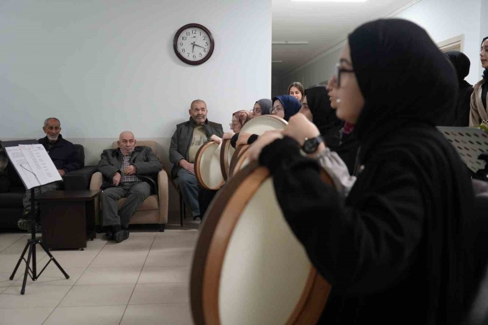 Bayburt Huzurevinde Manevi Buluşma: Bendirler Çalındı, İlahiler Söylendi