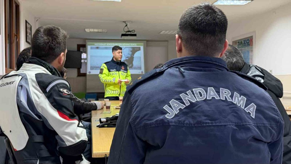 İlçede Motosiklet Sürücüsü Artınca Çareyi Güvenli Sürüş Eğitimi Vermekte Buldular