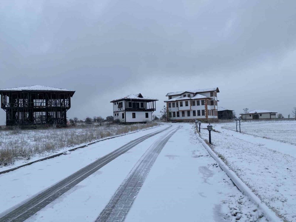 Kastamonu’da Yüksek Kesimlerde Kar Yağışı Etkili Oluyor
