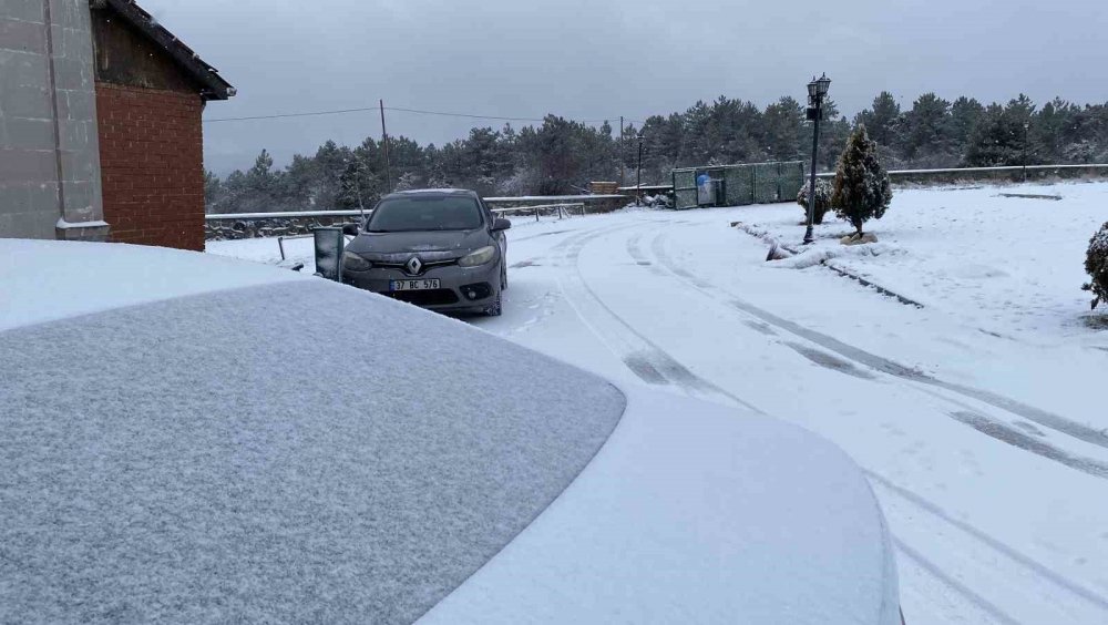 Kastamonu’da Yüksek Kesimlerde Kar Yağışı Etkili Oluyor