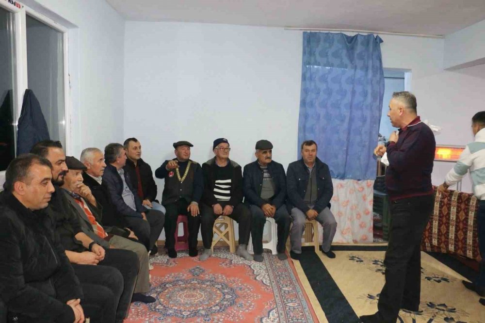 Onlarca Köylü Bir Araya Geldi, Geleneksel Orta Oyunları Kahkahaya Boğdu