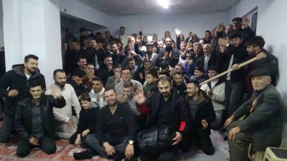 Onlarca Köylü Bir Araya Geldi, Geleneksel Orta Oyunları Kahkahaya Boğdu