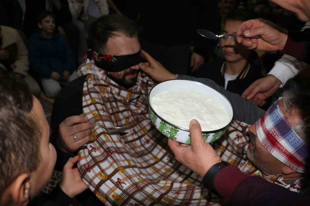 Onlarca Köylü Bir Araya Geldi, Geleneksel Orta Oyunları Kahkahaya Boğdu