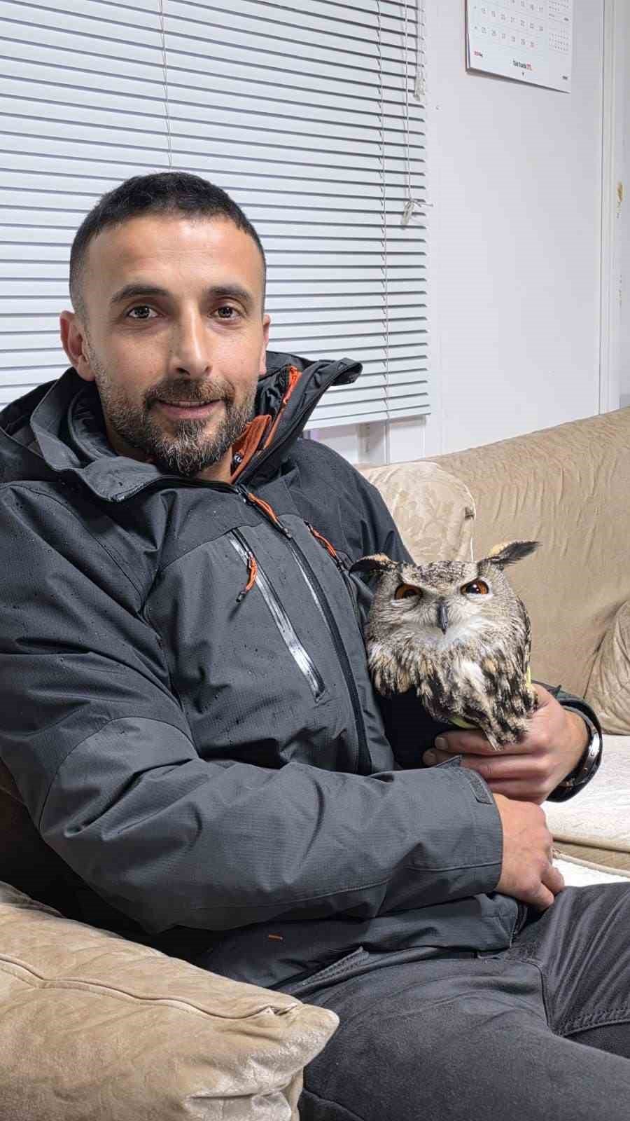 Artvin’de Tellere Takılan Baykuşu İl Özel İdaresi Ekipleri Kurtardı