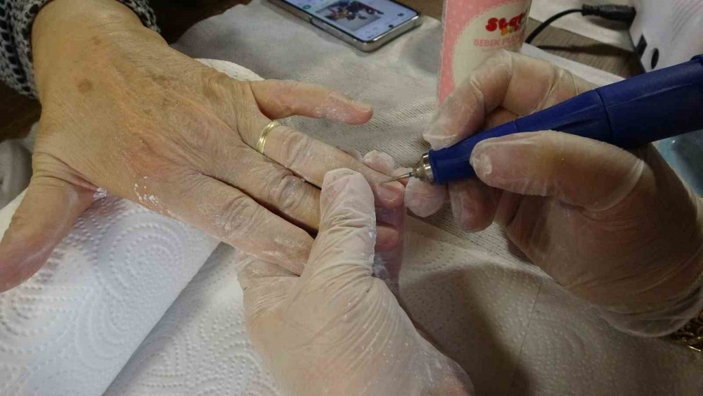 Acılarını Üreterek Unutuyorlar