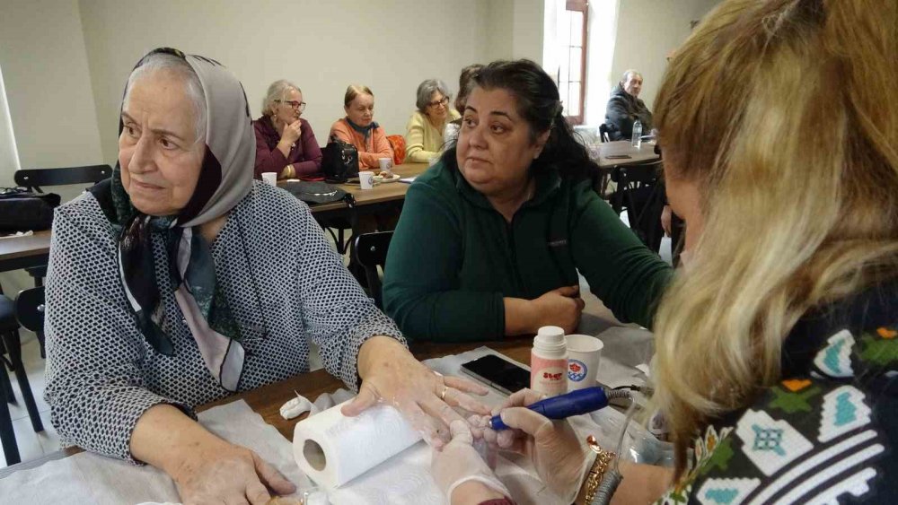 Acılarını Üreterek Unutuyorlar