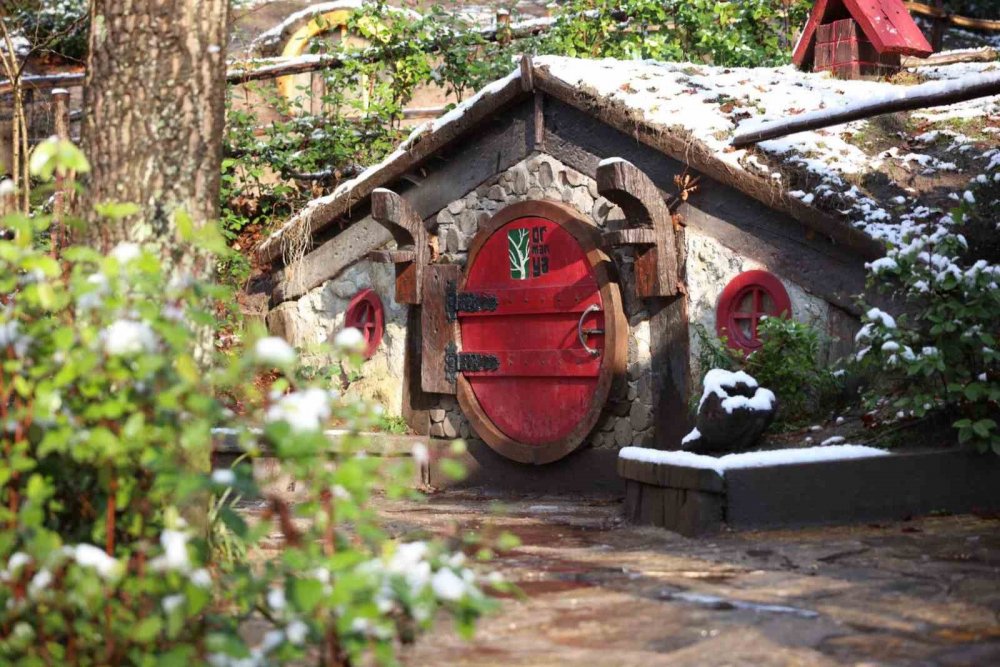 Avrupa’nın En Büyük Doğal Yaşam Parkı Ormanya Beyaz Örtüyle Kaplandı