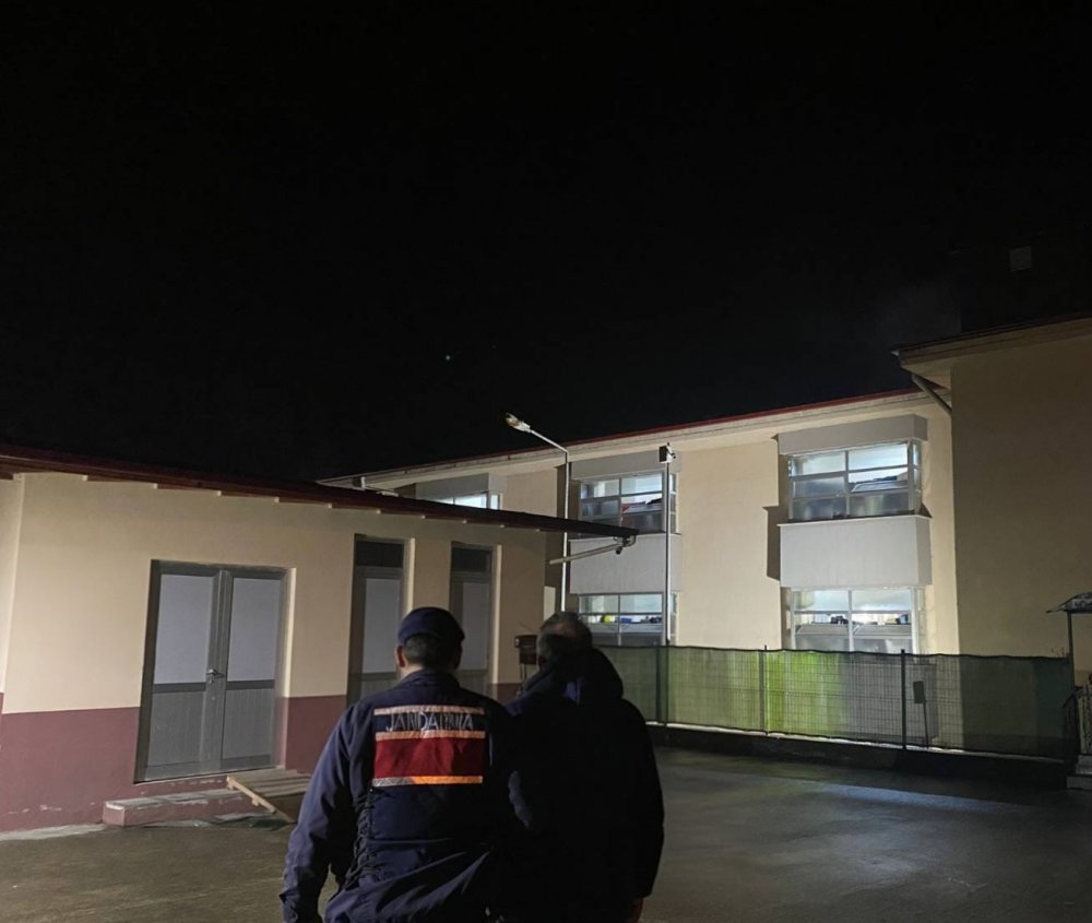 Rize’de Aranan 2 Kişi Yakalanarak Cezaevine Gönderildi